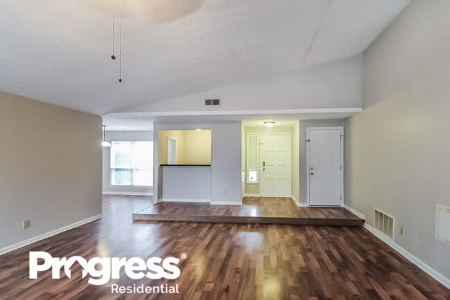 Photo - 2468 Mistletoe Ln SW