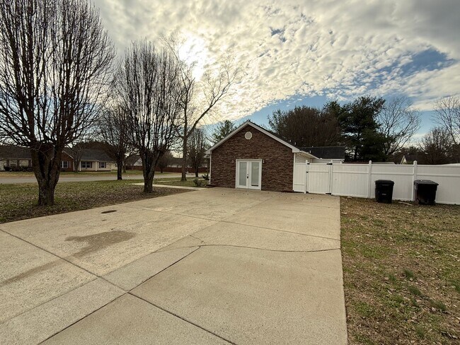 Photo - 1730 Azure Way