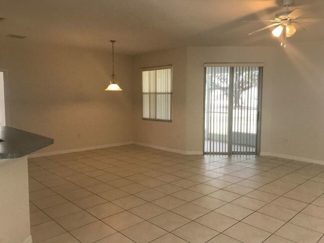 Photo - Spacious 3-Bedroom with 2 Full Baths in Kissimmee, Located on a Golf Course in the beautiful comm...