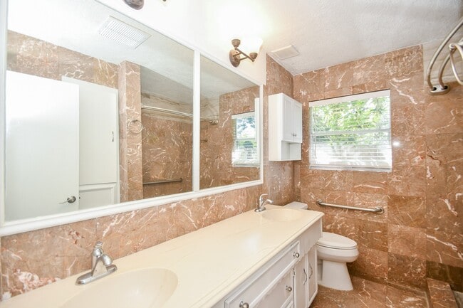 Photo - 4113 Edison St