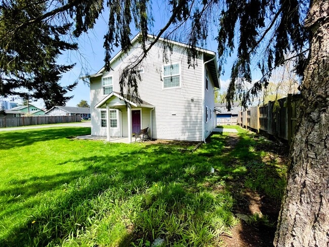 Photo - Bright Everett Home with 2-Car Garage(NEW PAINT AND CARPET)