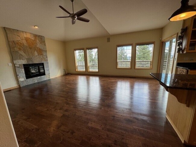 Photo - MOVE IN SPECIAL $1000 OFF FIRST MONTHS REN...