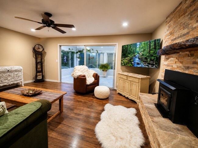 Photo - 820 Blue Bell Ct
