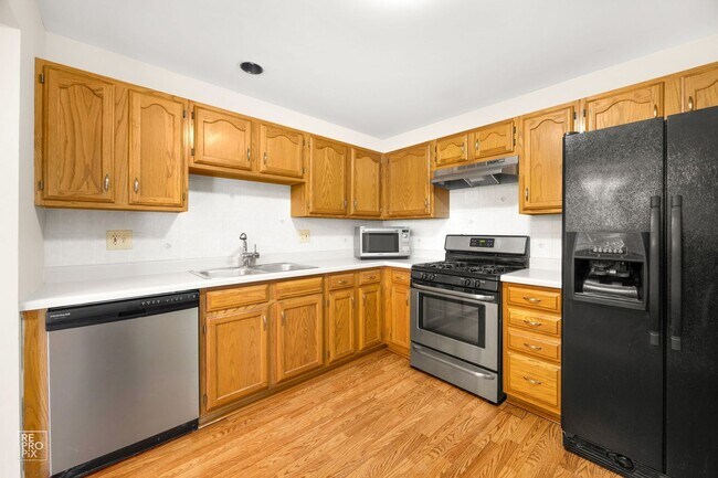 Photo - Schaumburg Two Bedroom  First Floor Condo ...