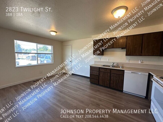 Photo - 2823 Twilight St