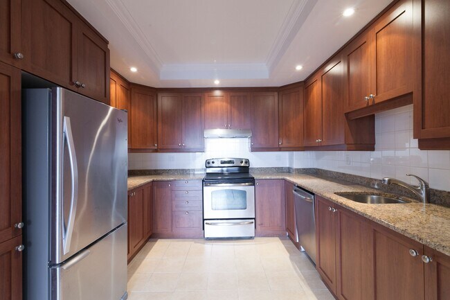 Building Photo - 3468 Rue Drummond Unit 1102