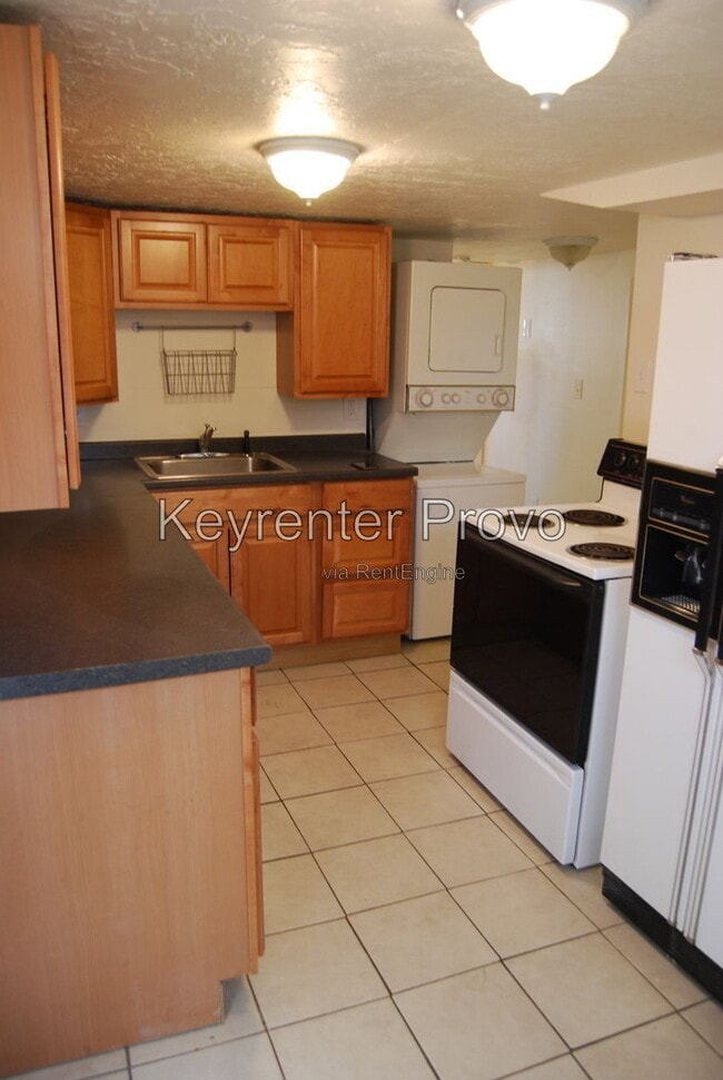 Photo - 853 Memmo Dr Unit B