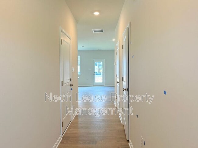Photo - 529 Colette St