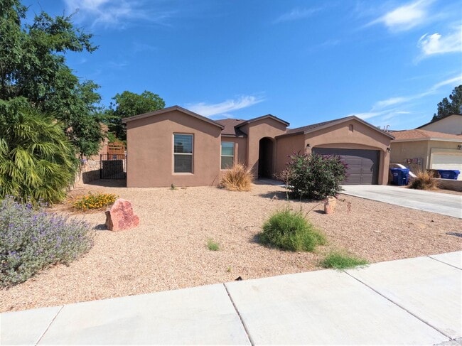 Building Photo - 928 Flora Vista Dr Rental
