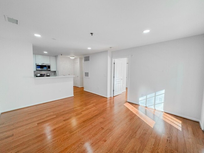 Photo - Freshly Renovated 1 Bed 1 Bath Condo With Balcony In Vibrant Savoy Park - Water Included