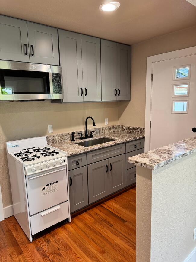 Photo - 608 4th St Unit 1