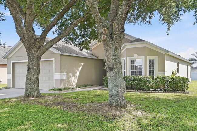 4612 Woodford Dr