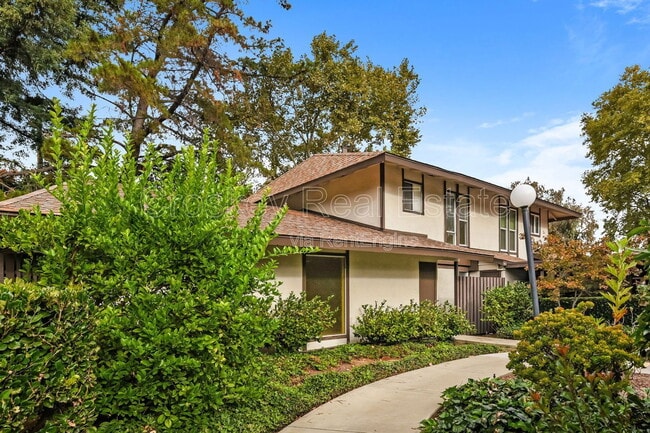 Photo - 5422 Roundtree Ct