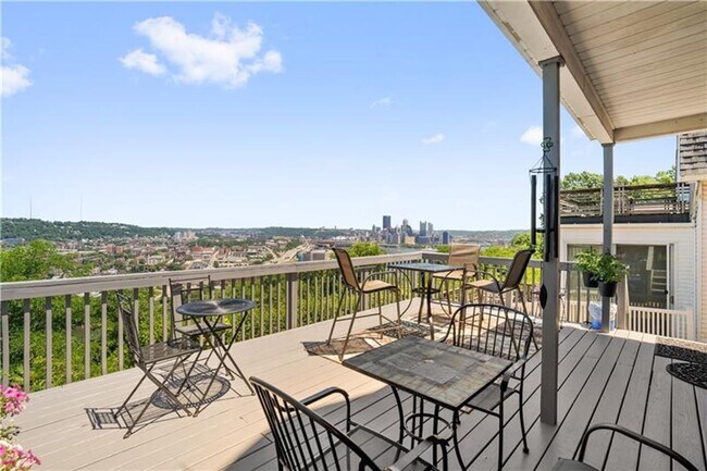 Photo - 3 bedroom 1 bath - What a View! - 3-bedroo...