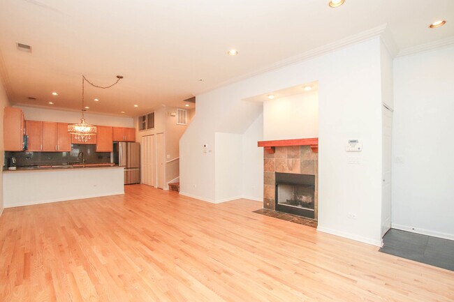 Photo - 945 N Kingsbury St