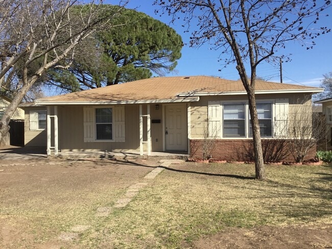 Building Photo - COLLEGE PROPERTY---PRE-LEASING FOR AUGUST! Amazing Updates! 3 bedroom 2 bath