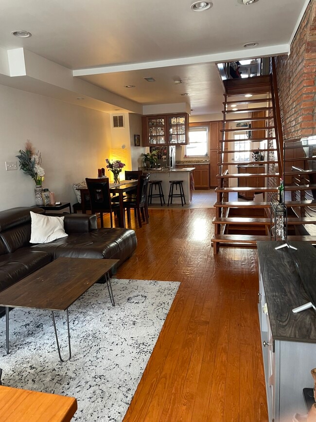 Photo - 126 Burnett St