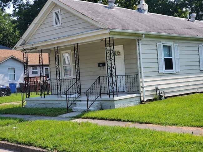 Building Photo - 3 bedroom 1 bath Rental