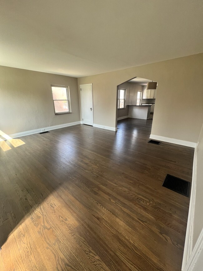 Photo - 5194 Sidney Rd