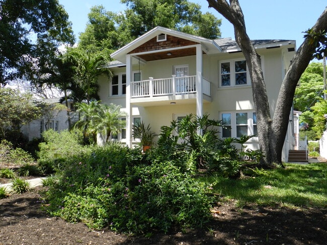 Building Photo - 221 15th Ave N Unit 221