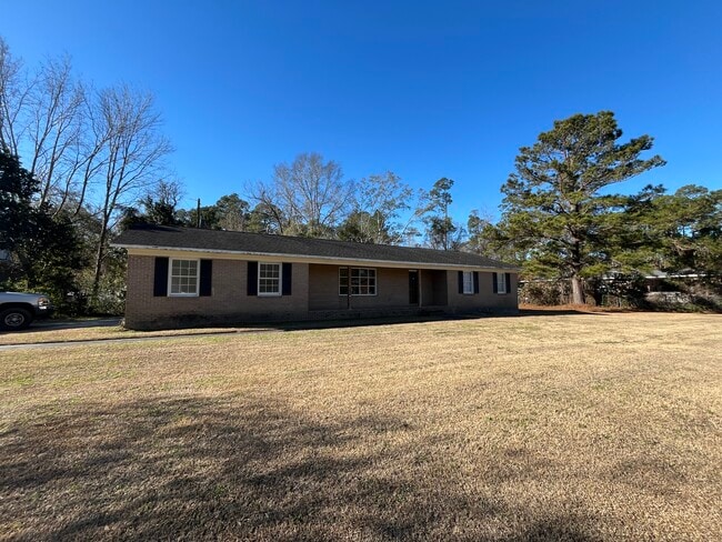 Building Photo - 704 E Grady St