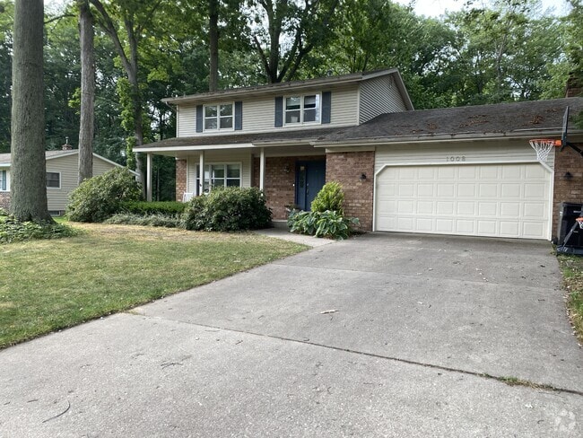 Building Photo - 1008 Forest Hills Dr Rental
