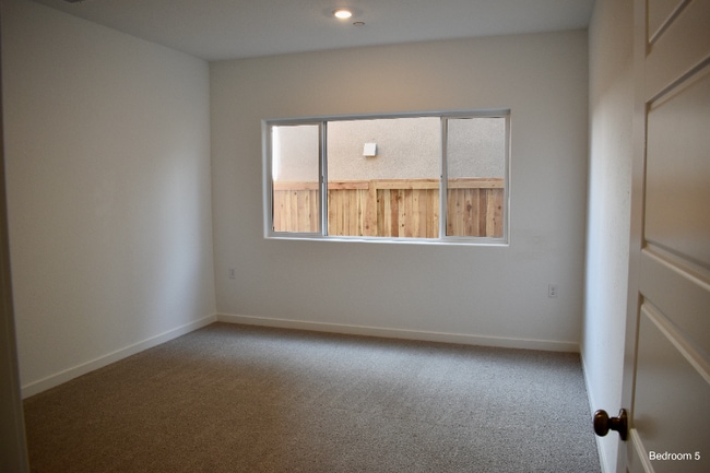 Photo - 2345 N Argyle Ave