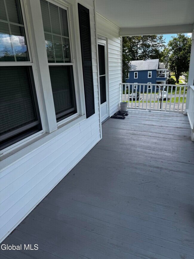 122 Pinewoods Ave Unit 2