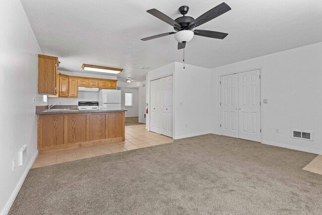 890 Andrews Pl Unit 4