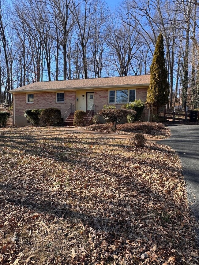 Building Photo - 4 Bedroom || 2.5 Bathroom Home in Boonsboro