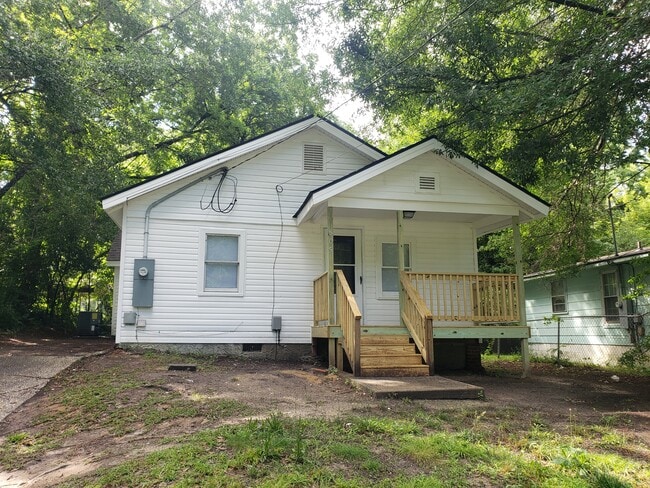 Photo - 805 Lakeland St House