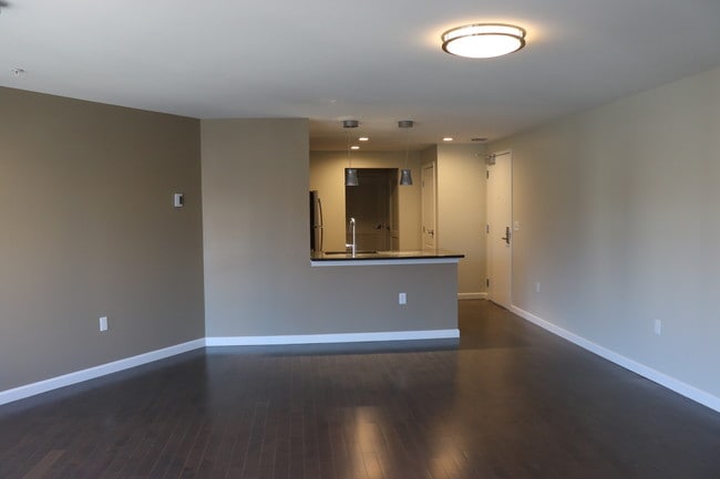 Livingroom - 131 Buckingham St Unit 2