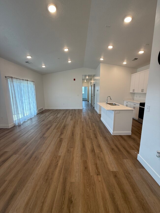 Building Photo - 471 W 15 S Unit C303 Rental