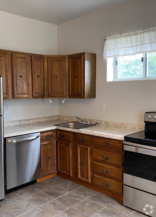 Building Photo - Monaca Triplex (1535 Indiana Ave) Unit Second Floor Rental