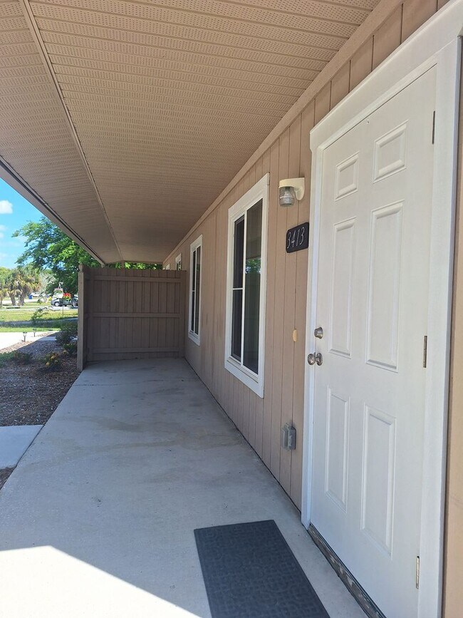 Photo - VERY WELL MAINTAINED FLORIDA SHORES 2BR 1BA DUPLEX FOR RENT