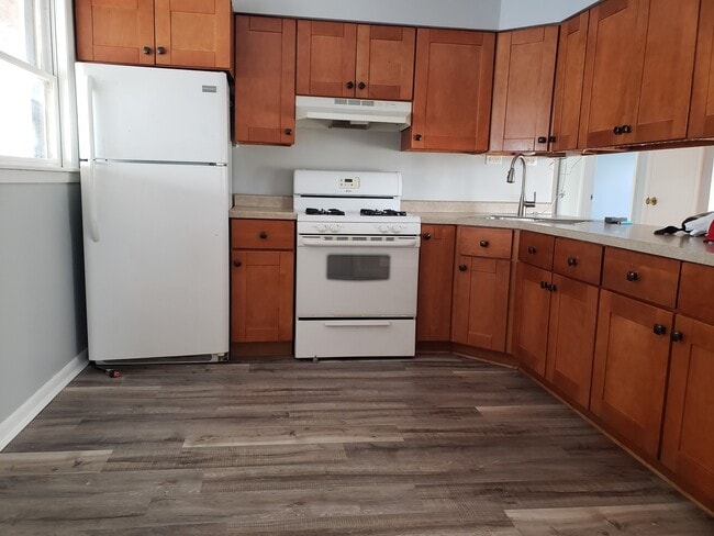 Photo - 220 W Oneida Ave