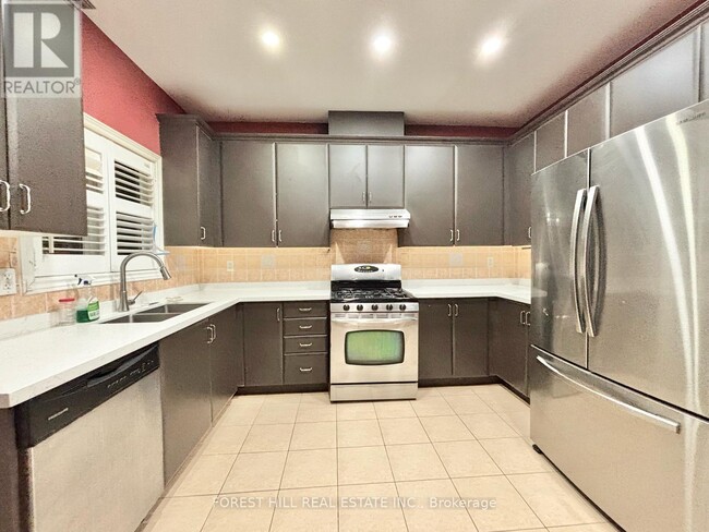 Photo - 38 Crystalview Crescent