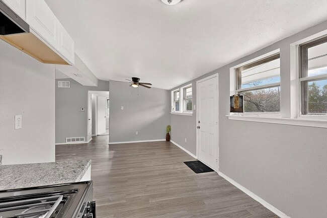 Photo - 534 Henderson Cir