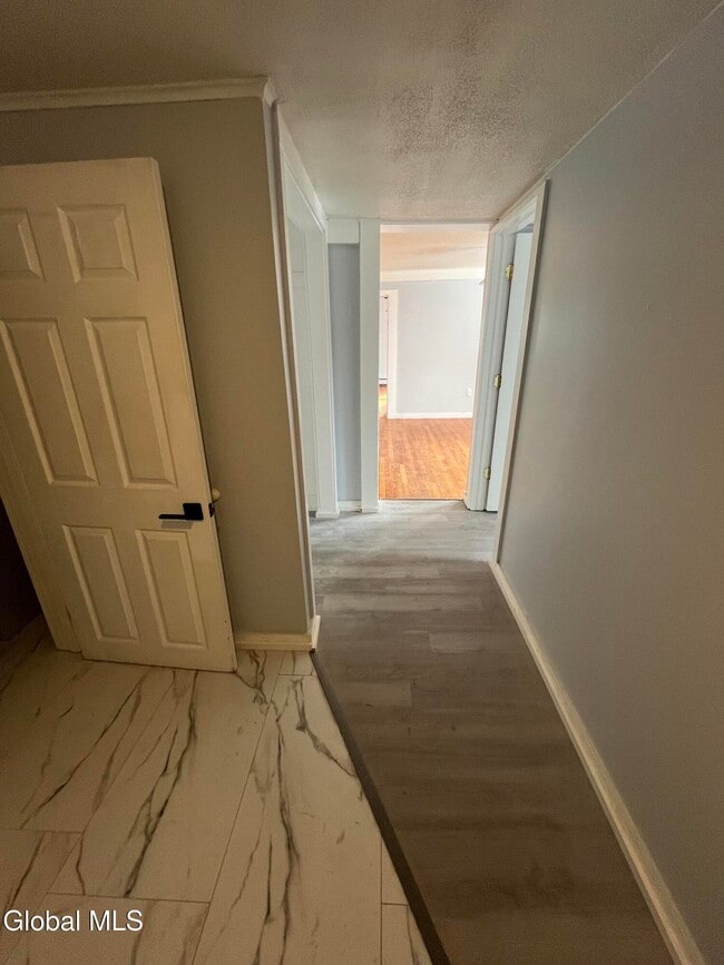 Photo - 715 Hudson Ave Unidad C