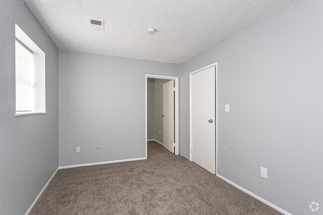 3BR, 1BA - 975 SF - Olive Park Village