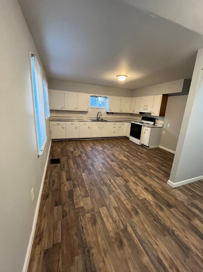 Photo - 4 bedroom 1.5 bathroom single family home
