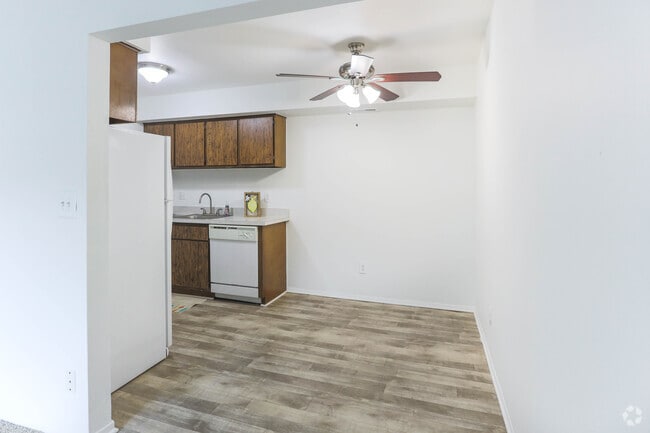 1 BR, 1 BA - Sterling - 750 SF