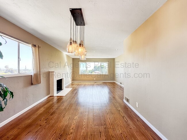 Building Photo - 7019 Outlook Ave