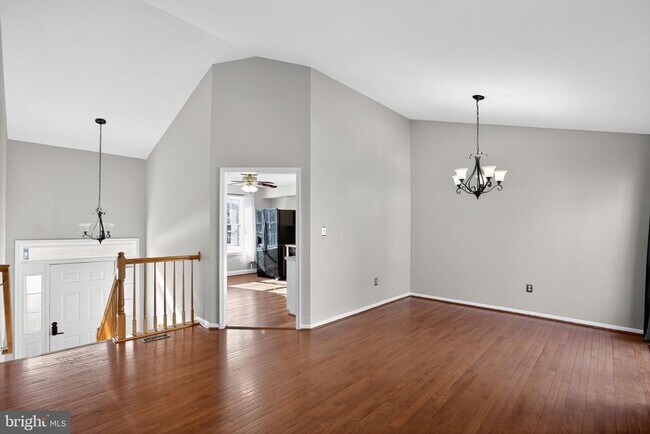 Photo - 5828 Ruxton Dr