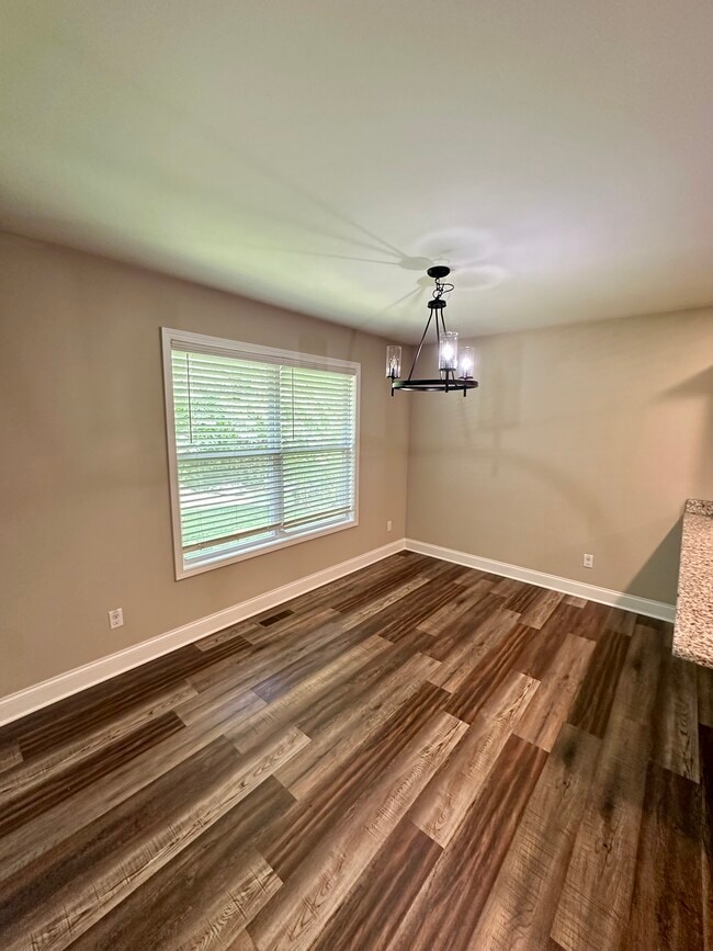 Photo - 1729 White Rd