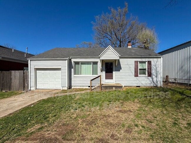 Building Photo - 1465 E Seminole St