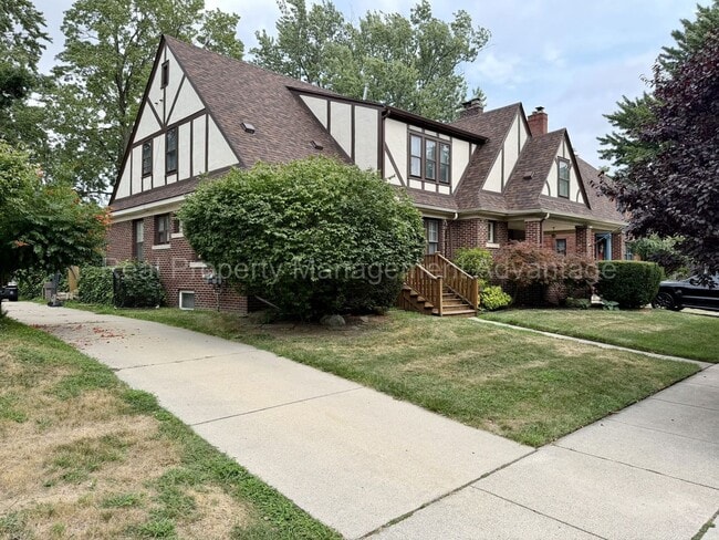Building Photo - 1622 Crooks Rd Unit 1622 Crooks Rd.