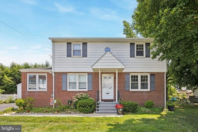 Building Photo - 63 Eldridge Ave Unit 1-1 Rental