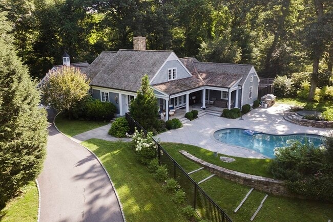 Building Photo - 19 Ridge Hill Farm Rd Rental