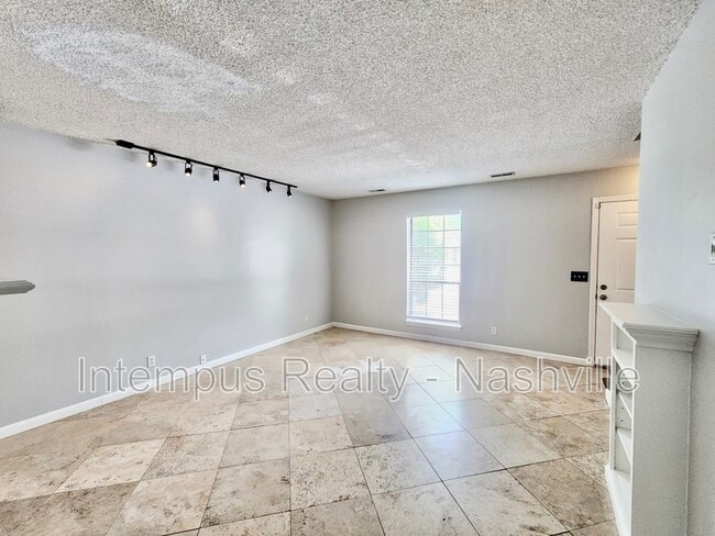 Photo - 737 Fox Ridge Dr